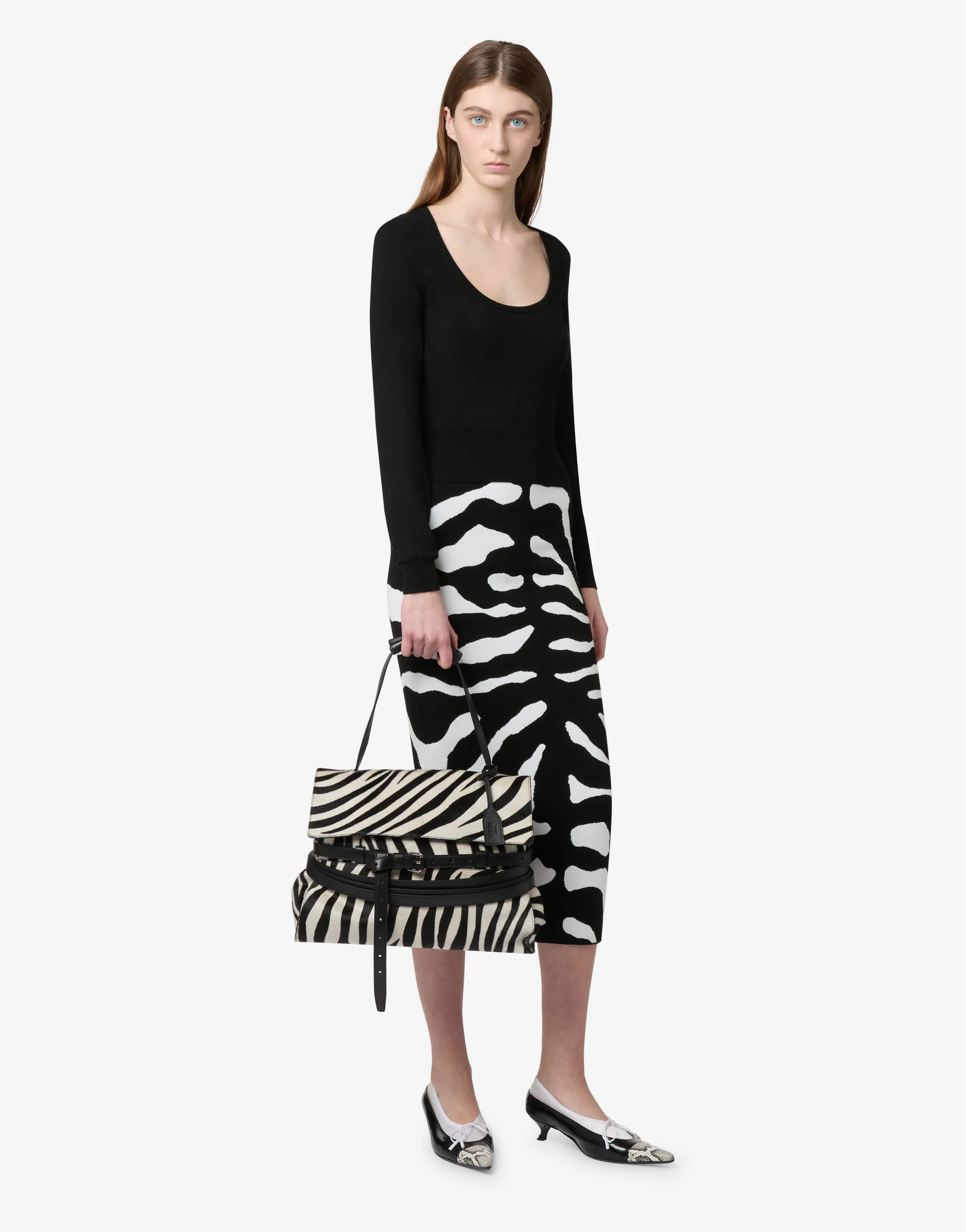 Moschino Tie Me Medium Handbag - Image 5