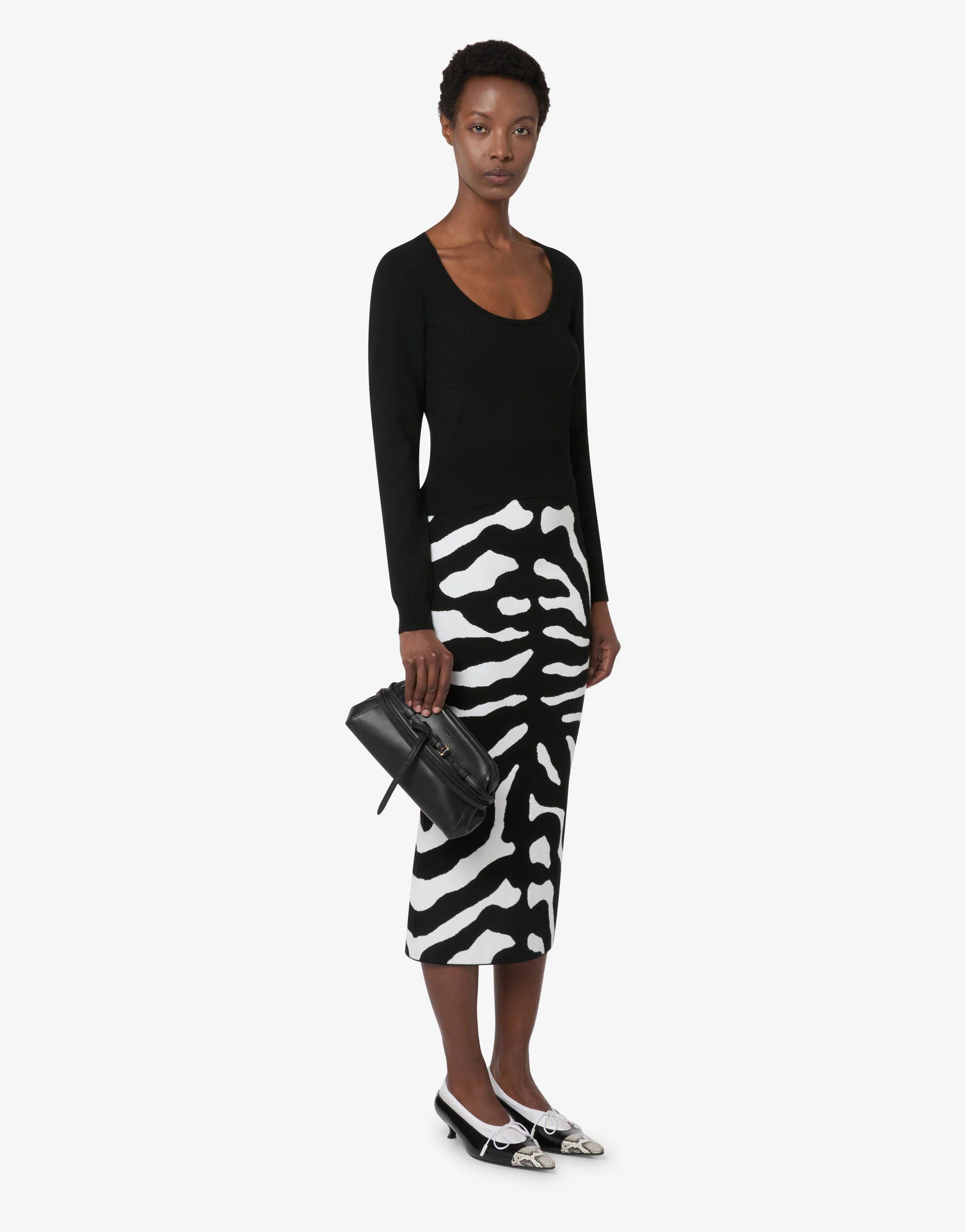 Moschino Tie Me Small Clutch Bag - Image 4